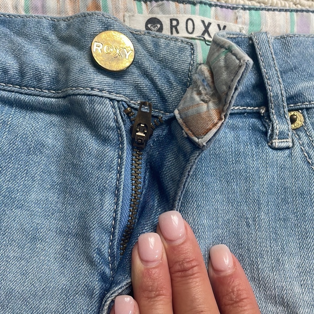 🌿Roxy Junior denim jean shorts light blue, size 7🌿 - Picture 3 of 6